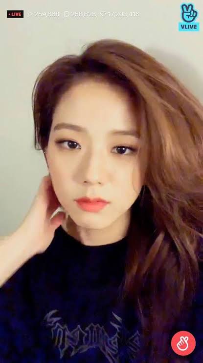 btsooya's tweet photo. You still know she's the group's visual even in low quality pictures https://t.co/UZMmcWxQnt