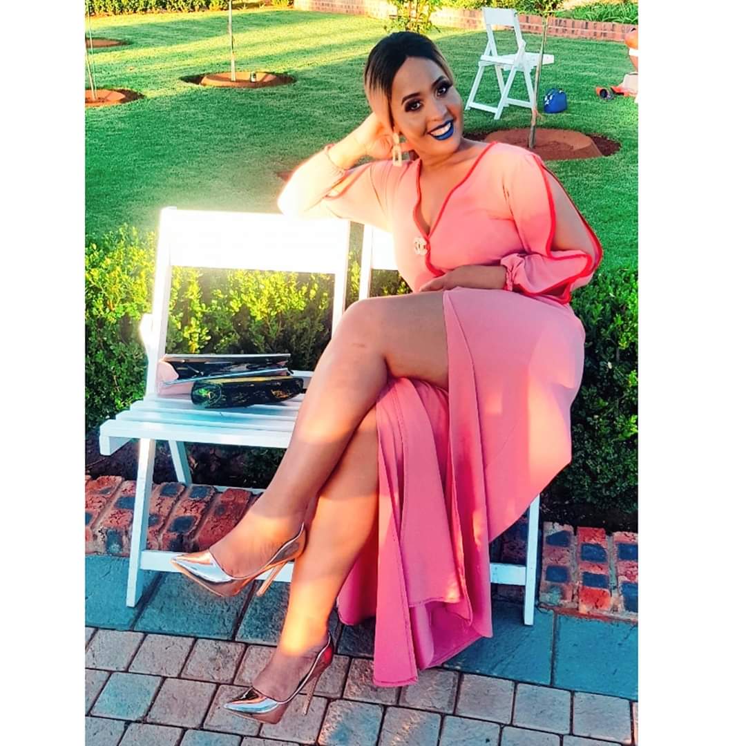duduWagaG's tweet photo. #MrAndMrsKgware #S&amp;L #LetshegoWedsSennye #Kgware  #Wedding make up and Styling by #DuduPoshArt #Artist #Stylust #Mua ,  check Bio #2ndSingle #themba #Dududevocalist #HouseMusic #FemaleVocalist #Music https://t.co/yIt0DQQ0ZZ
