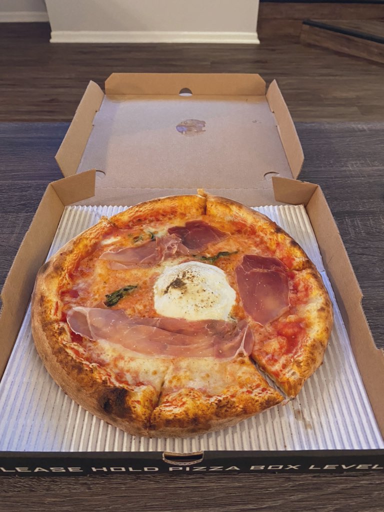 mackeymakko's tweet photo. ほいでなう。昼もイタリアンだったのにワシは、ワシは…
#LosAngeles #LA #800degreespizza https://t.co/g7IhPEzxdk