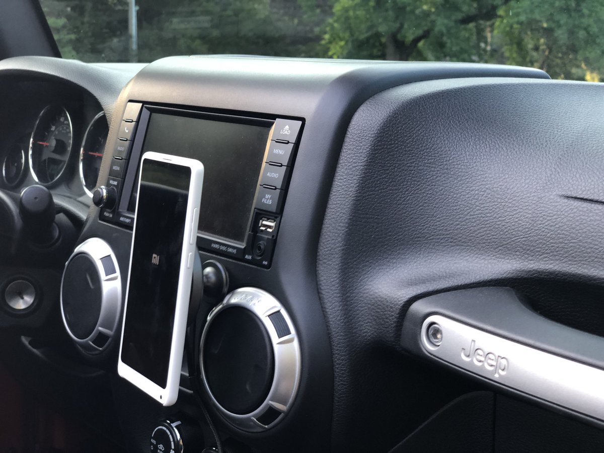 premium pivoting car mount for all phones just in time for a stocking stuffer!
buff.ly/35Uhsw4