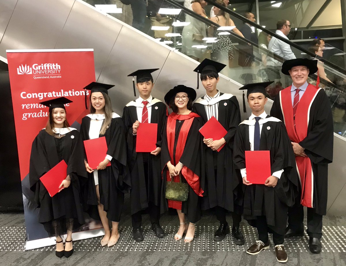 Peter Robert Woods on Twitter: "Final Griffith graduation for the decade  held last night. Congrats to our HK program students who graduated at the  Gold Coast GBS ceremony. https://t.co/KWhN7KcQwt" / Twitter