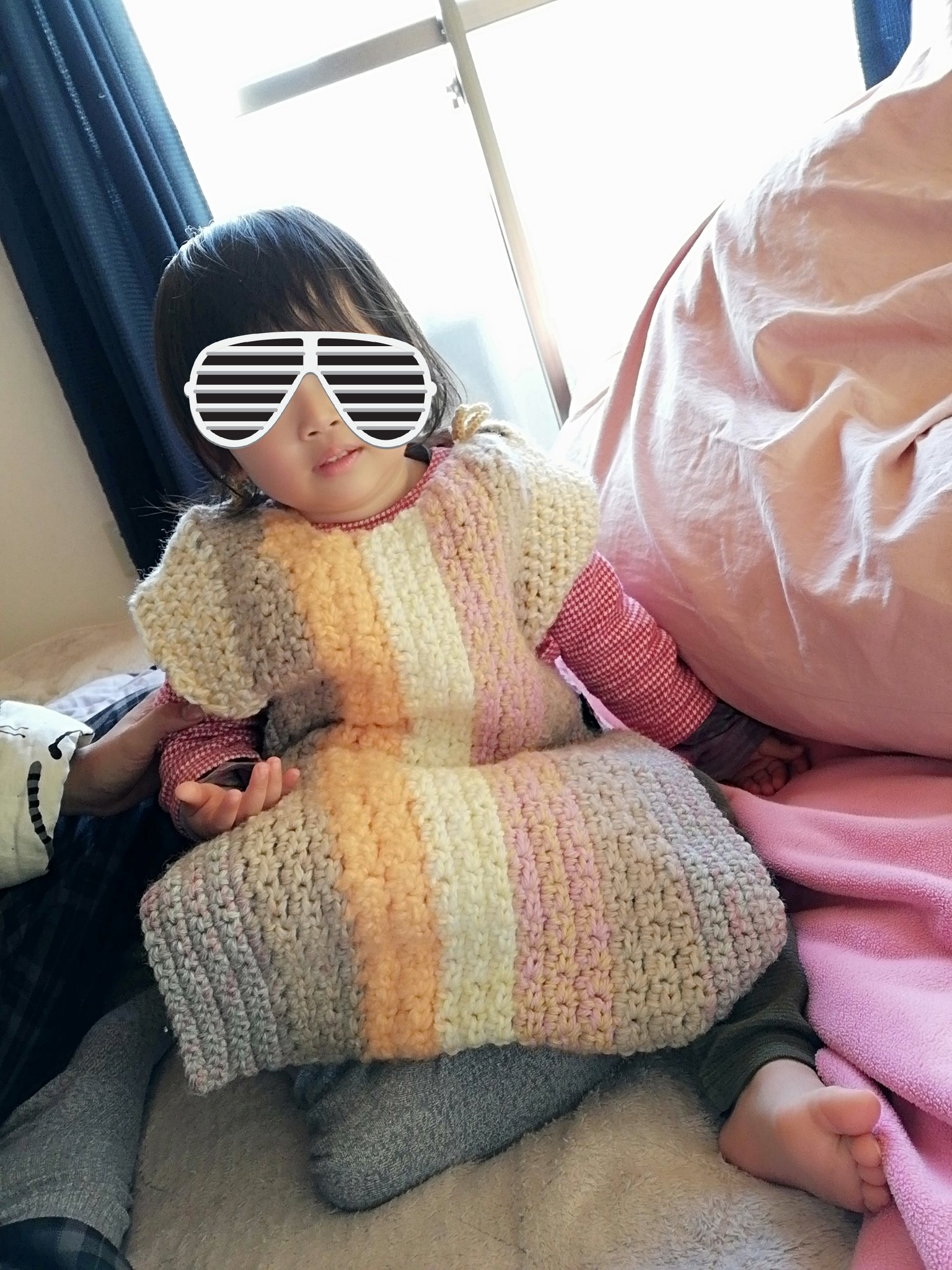 くろまりこん 娘が布団嫌いなので着る布団のようなベスト作った ガーゼで裏地つけて中に綿も入ってます 2週間かかった ハンドメイド スリーパー かぎ針編み T Co Nb3c77zcat Twitter