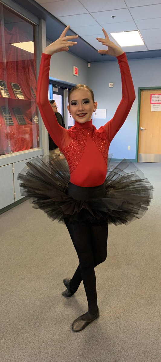DeAnnLetourneau's tweet photo. Haven’t tweeted for ever!  Bugs weeks and Holidays just getting started!  Lvp concert and Faiths choir concert last week and Dance showcase today.   Grace 1 semester finished and finals week next week.  I need a hot chocolate https://t.co/aIdBAAHskE