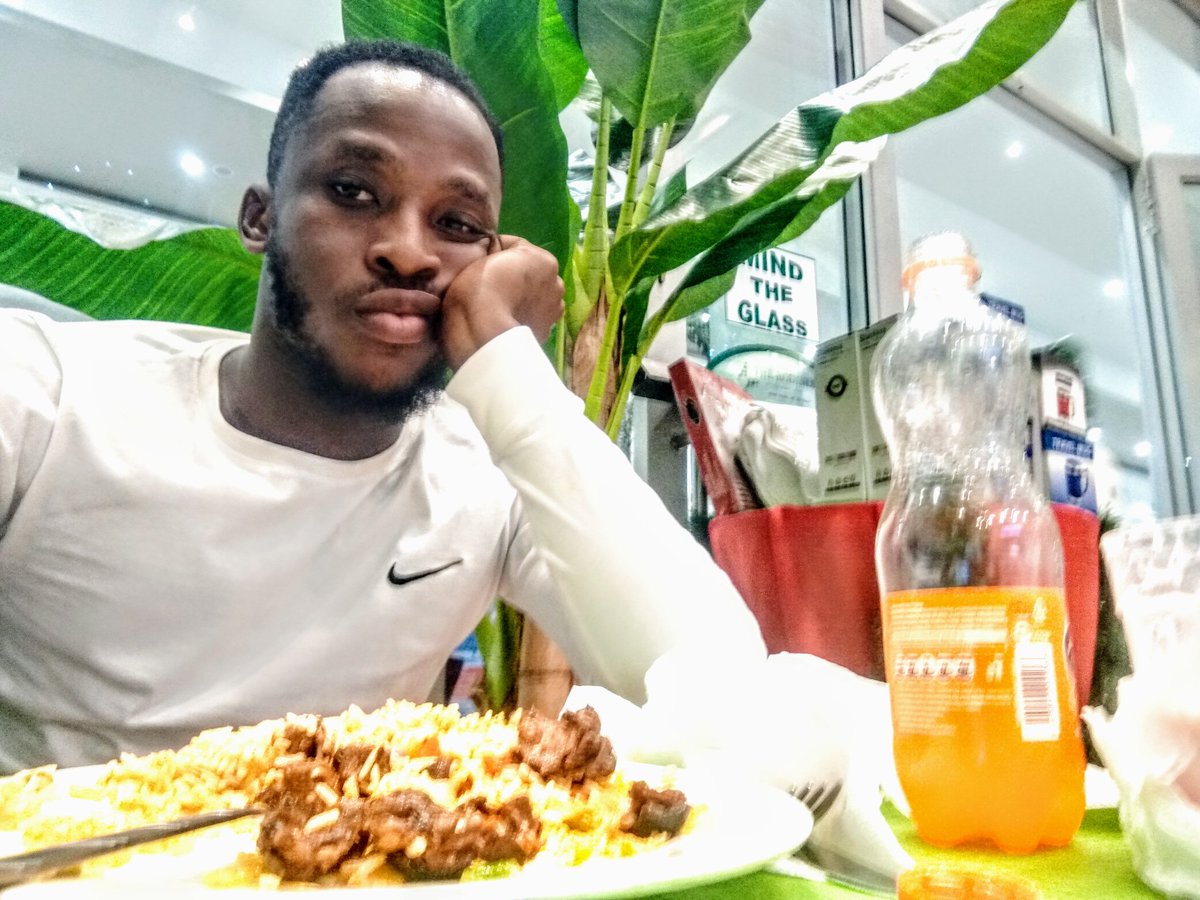 When u finally see ur favourite food but u can't even eat much cuz u way too full 😂