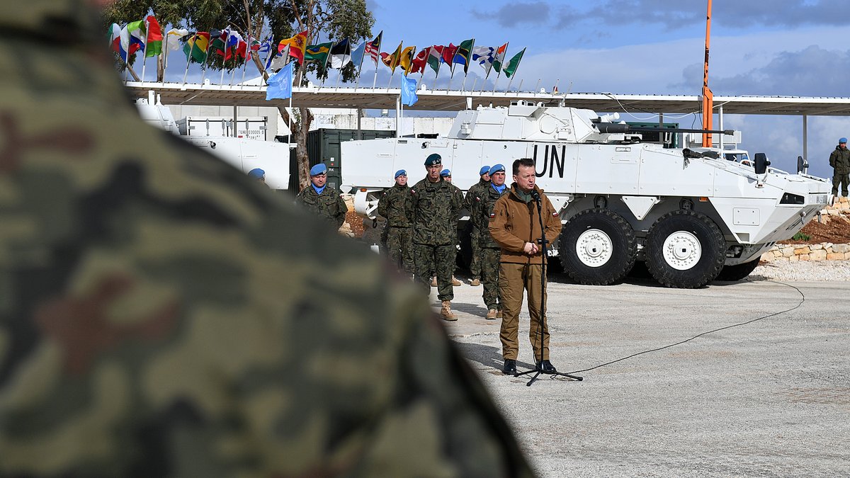 MON_GOV_PL's tweet photo. Spotkanie ministra @mblaszczak z żołnierzami PKW #UNIFIL w #Liban

📸https://t.co/FruWubCgrK
- - - 
📽️https://t.co/OHpgJxHDVk
- - - 
📝https://t.co/Dq2pZ9ifxW https://t.co/tup9Q69vV2