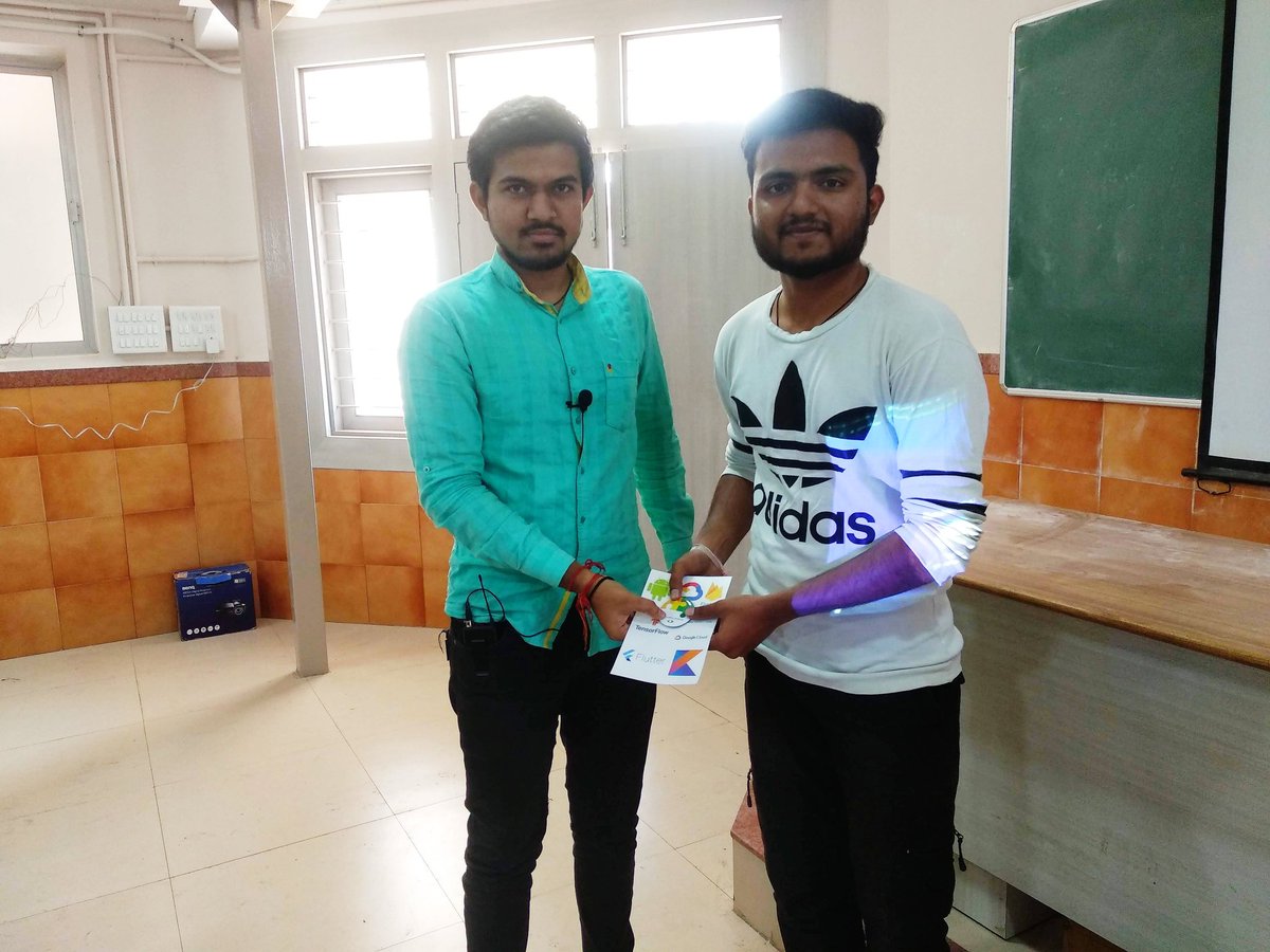 DDUstudent's tweet photo. And at the last a quiz was organized, students enjoyed it. Winners were given Flutter #Dashlet, Badges and stickers. Thanks @nlycskn for your support.
#DeveloperStudentClubs #DSCIndia #DSC
@googledevs @googlestudents @Android @dart_lang @FlutterDev @GoogleDevsIN @AndroidDev https://t.co/eDL3BZBM4t
