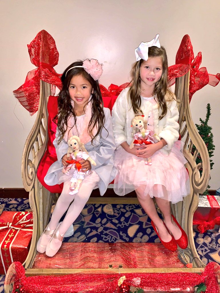 LetsPlayOC's tweet photo. It's a Holiday Tradition! Special night out with the girls @FBToc's #TheNutcracker Ballet @IrvineBarclay. #welovedit #irvinebarclaytheatre
#fbtnucracker #festivalballettheatre AD https://t.co/7eAYlJ6vOy