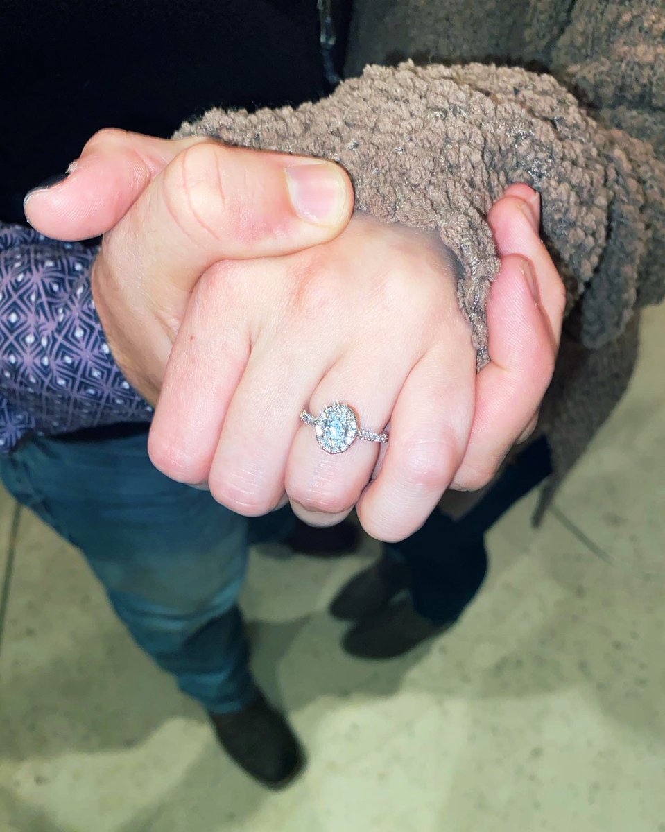 livv_12's tweet photo. HELL YEA TO HAGER! 🤩💍 https://t.co/tQUWpNA3St