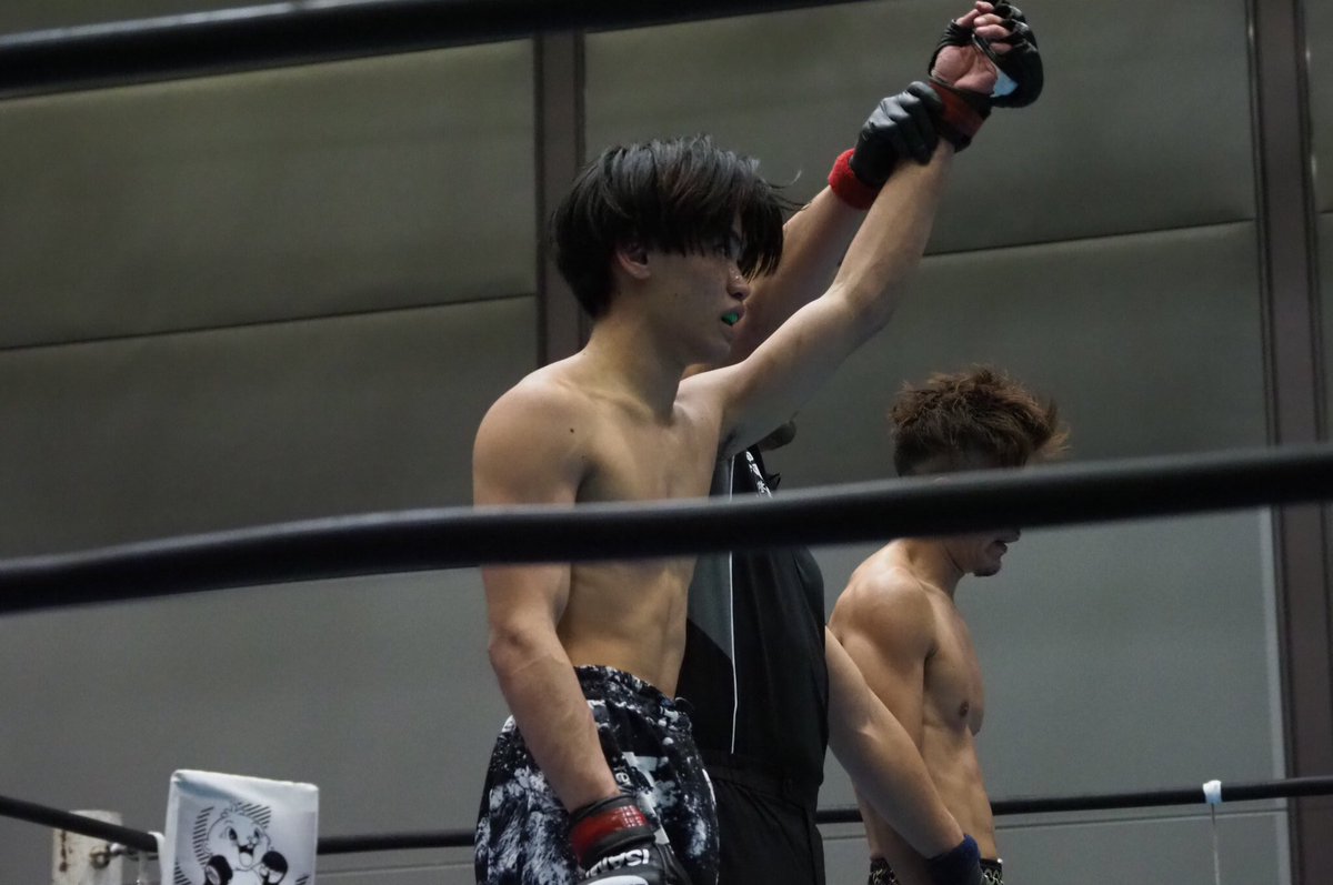 Gigio Pa Twitter プロ修斗香川大会 第2試合 ストロー級 5分2r 大勝たくにい Mma Zジム オーガ丸畑 ゼロ戦クラブ水島支部 Shooto1215 Force12 1rスクランブルに勝ったたくにい選手が上になり 終盤パウンドまとめる 2rテイクダウンからバックを取り 粘る