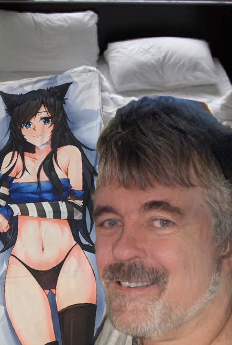 MaleckiOld's tweet photo. Is it Friday yet Oath? Lol, it finally came in ;) #newbodypillow #fridayfling https://t.co/qXFsfRePE0