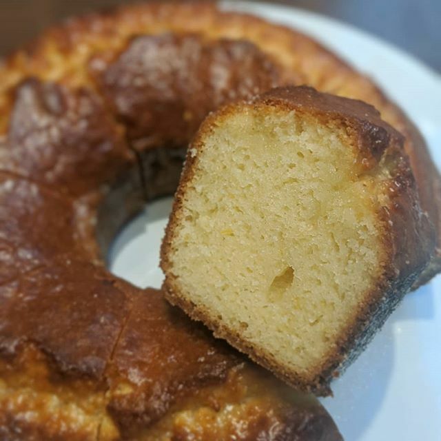Brighten up this dreary Sunday with some ciambellone aka super tart Italian lemon pound cake 🍋🍋🍋 ift.tt/2tblRgc