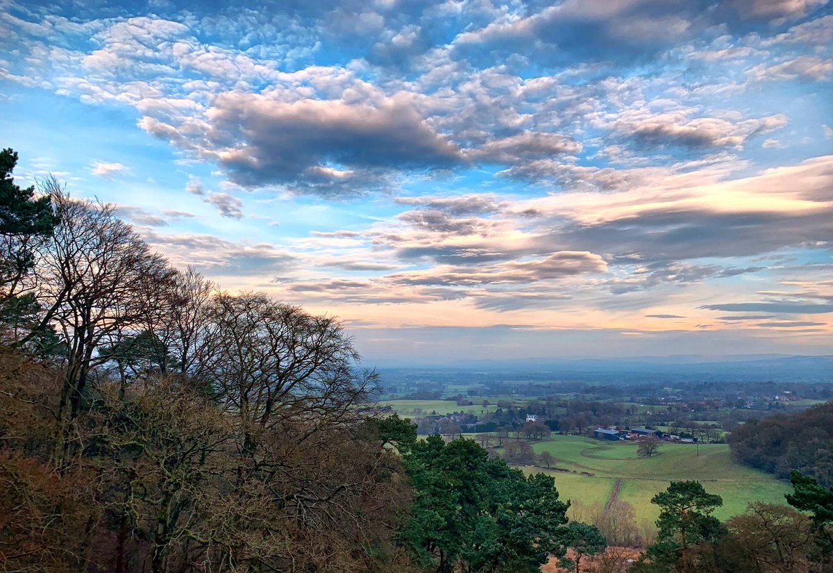 BecHauntedHunts's tweet image. Epic skies whilst out exploring today❤️❤️ #sunset #SundayThoughts