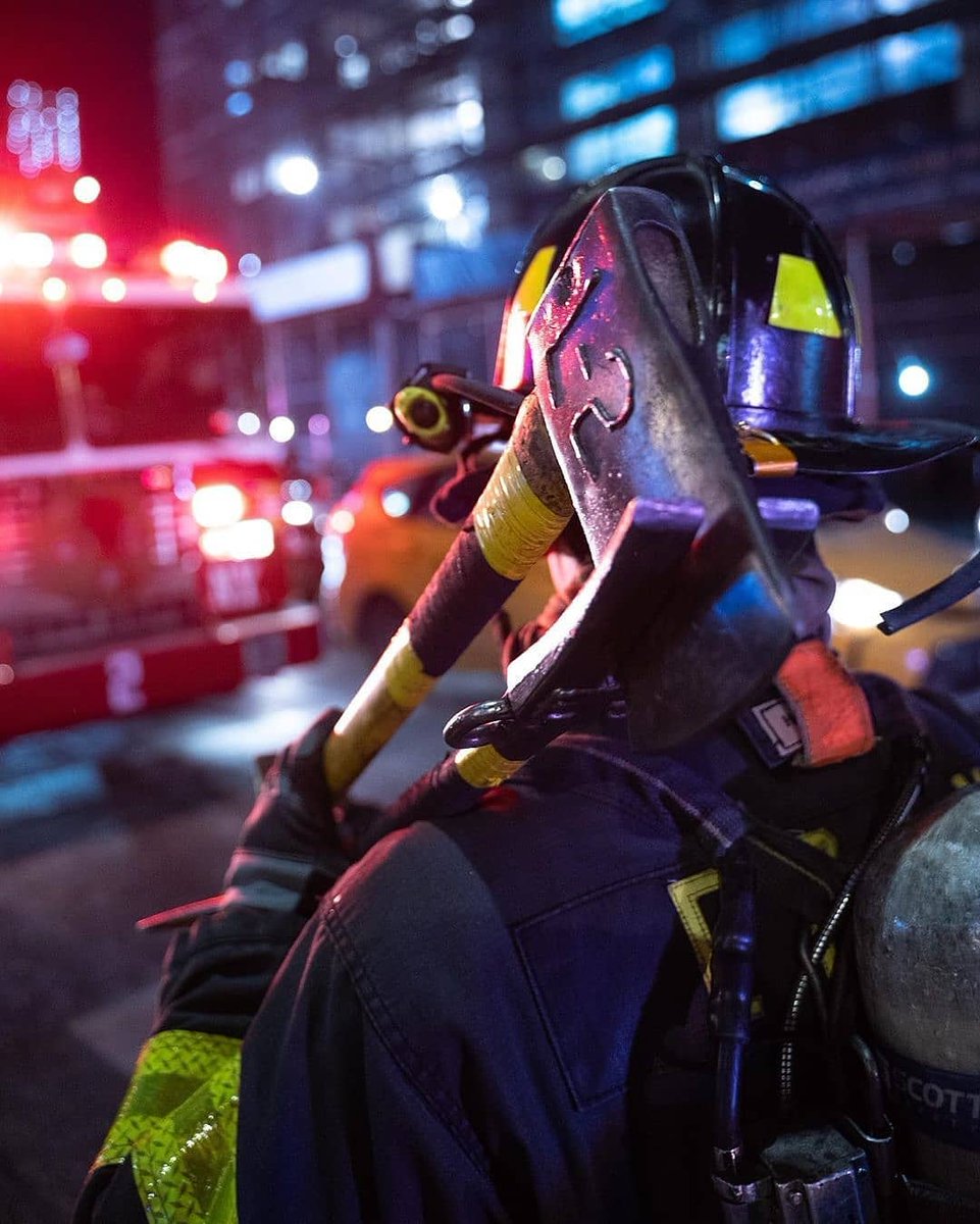 TYPflower's tweet image. The go to tools. #BANGforcibly

L-2 Takes up from the 10-77 #fdny

From @fdny_response_videos