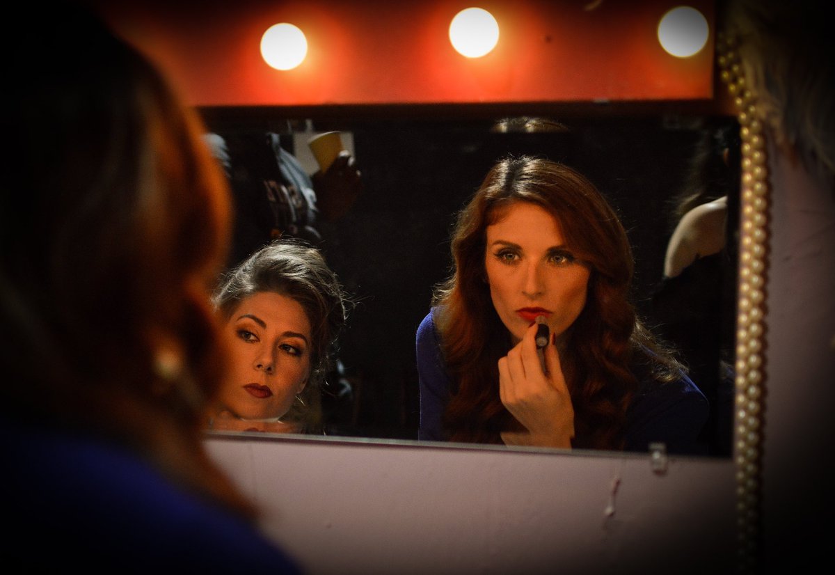 TheUnmarkedDoor's tweet photo. Was your #NewYearsResolution to don a disguise, moonlight as a spy and take in a terrific cabaret to boot? You’re running out of time to delve into “one of the finest immersive experiences” - @tinpanla! Book now, or forever hold you peace. 
https://t.co/g8SRRyoWjO https://t.co/p3erVQcv7I