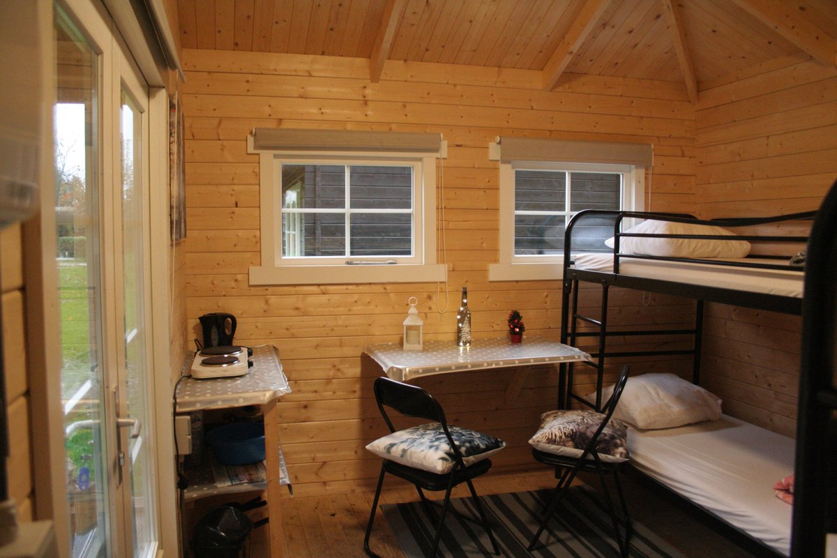 Camping Welch - cottages winterarrangement, 53,- euro per nacht. 
✅ natuurcamping 
✅ fietsen en wandelen
✅ wifi
✅ verwarming
✅ kookstel
✅ doucheruimte camping
#camping #glamping #cottages #wandelen #TerAar #Nieuwkoop #GroeneHart
Boek nu online: campingwelch.com
