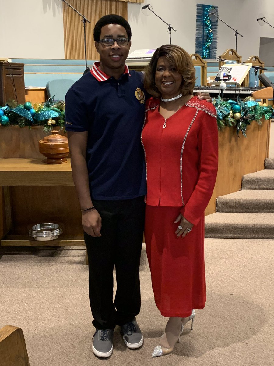 TiffHolmesWhite's tweet photo. Happy Last Sunday of 2019! #AfterChurchFlow #SoBlessed❤️❤️ https://t.co/5FQ0qbionQ