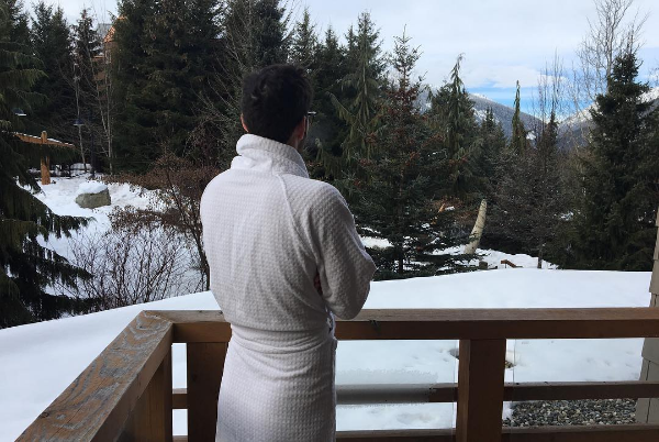 SanChevalier's tweet photo. Me waiting for my New Year's Eve dress in the cold of winter while my son texts me good night from Miami. 👇🙄No, I'm joking, we don't have any snow here. And I don't wear a bathrobe either.😋🙈😂
Ok G'night everybody😘😘😉❤️#TomEllis
Last part of #FindThomas tomorrow😊 https://t.co/StaoGaw1fq