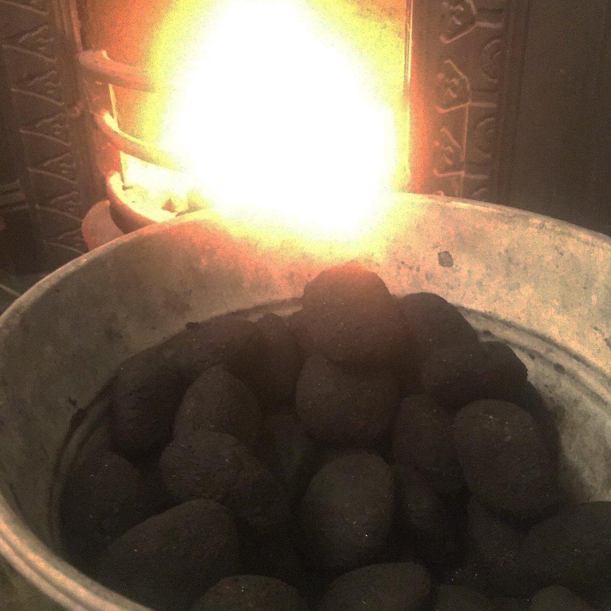 hamlettcae's tweet photo. Fifth material of Christmas - coal #12MaterialsofChristmas #cosyfire #SantasNaughtyList https://t.co/DITIbXg2Wp