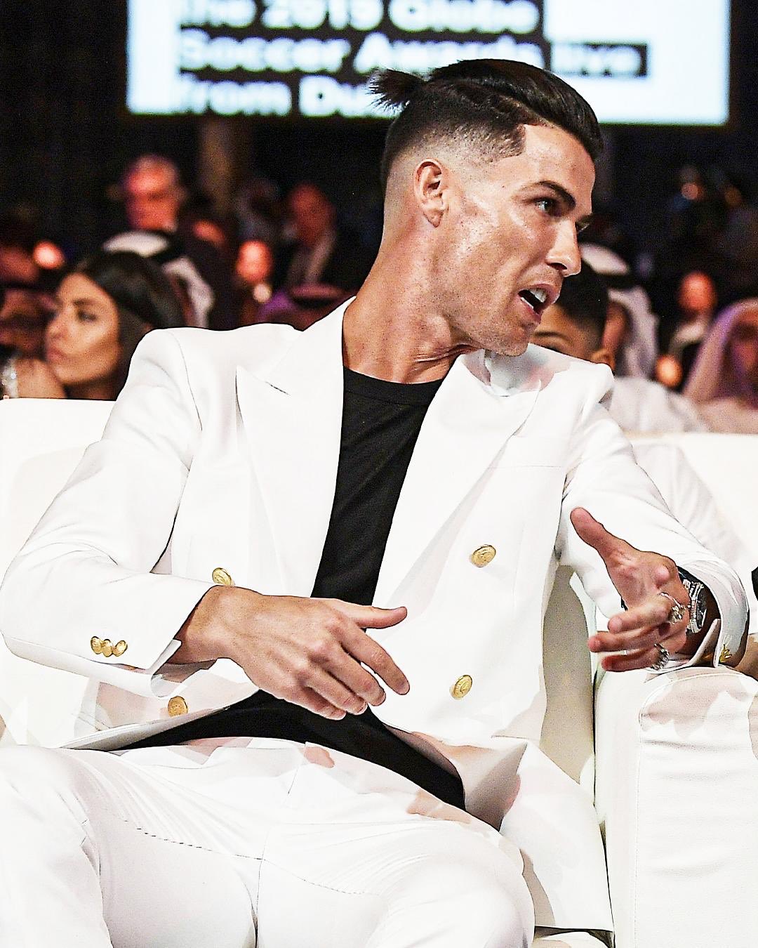 Most Important News Of So Far Cristiano Ronaldo Rocks A Man Bun Tribuna Com