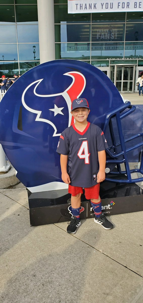 ShellieDeringer's tweet image. Father Son Fun Day at the @HoustonTexans game! He is so excited to be at his first game this season! #WeAreTexans  #TexansGameDay #texansmemories #texans #BeatTheTitans