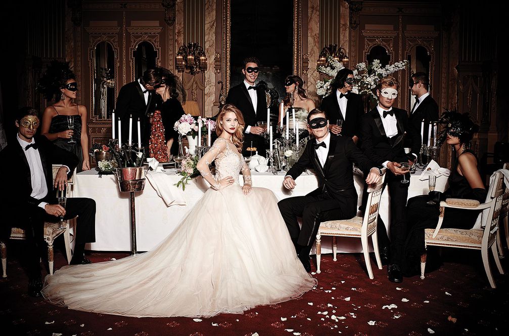 New Year’s Eve is one of the most fun and glamorous nights of the year. Would you consider getting married on NYE? ✨🥂

📷: Justin Alexander

#nye #newyearseve #newyear #nye2019 #nyewedding #newyearsevewedding #suitandtie #formalwear #menswear #masquerade #masqueradeball