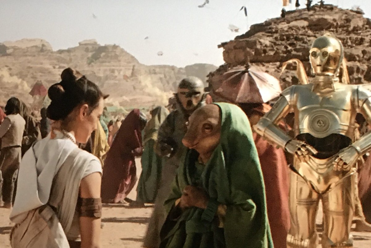 Yeah!
Found my 4th creature in #StarWars #TheRiseOfSkywalker.

Metallic mask with alien ears, dressed in a grey trench coat.

Directly behind #Rey, the #AkiAki teenager and #C3PO

Location: #Pasaana

#NickKellington
#CreaturePerformer
#EpisodeIX
#ILoveMyJob