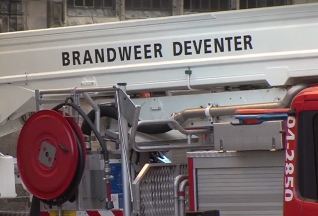 Politie zoekt getuigen van brandstichting Hungerstraat Deventer .