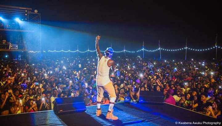 Djnaycha's tweet photo. All jokes aside Shatta Wales story of tenacity and determination is a lot to be admired.
So many Ghanaian celebrities think branding is about logos and colours!
Well any marketing and branding expert will tell you It’s NOT!
#paaaaaaaa
@shattawalegh https://t.co/XVvy3C08Uq