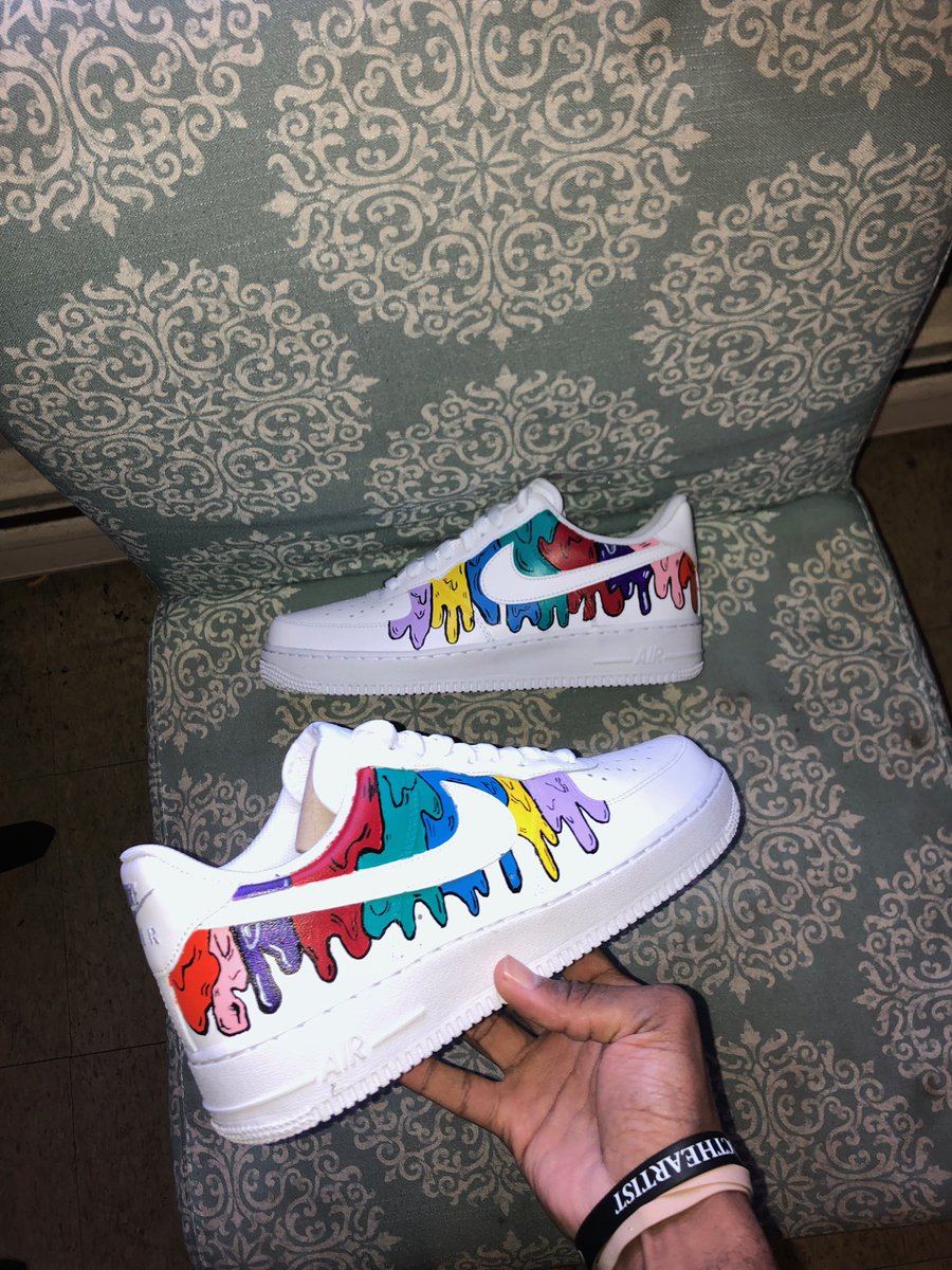_BradLitt_'s tweet photo. Nah @Nike you gotta tap in with lil bro #KicksByJames https://t.co/4h3tCEjJVw