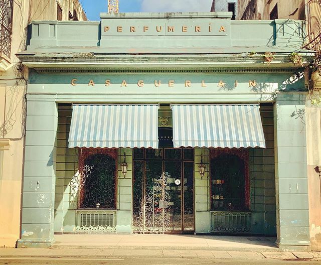izurietavarea's tweet photo. Havana storefronts. Paseo del Prado. .
.
.
#storefront #storefrontmastery #storefrontplacemakers #smallbusiness #mytinyatlas #shoplocal #shopsmall #business #localbusiness #supportlocal #neighborhood #beautifuldestinations #placemaking #beautifulmatters … https://t.co/pQWg1Y7rPU https://t.co/bHeaV33q7p