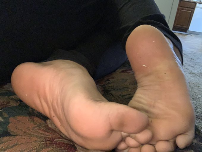 Come lick my dirty feet clean  #footfetish #feetfetish #feet #latinafeet #soles #smallfeet #feetpics<a href="/tag/footfetish"class="tags">#footfetish</a><a href="/tag/feetfetish"class="tags">#feetfetish</a><a href="/tag/feet"class="tags"><span>#feet</span></a><a href="/tag/findom"class="tags"><span>#findom</span></a><a href="/tag/footworship"class="tags"><span>#footworship</span></a><a href="/tag/smallfeet"class="tags"><span>#smallfeet</span></a><a href="/tag/footjob"class="tags"><span>#footjob</span></a>