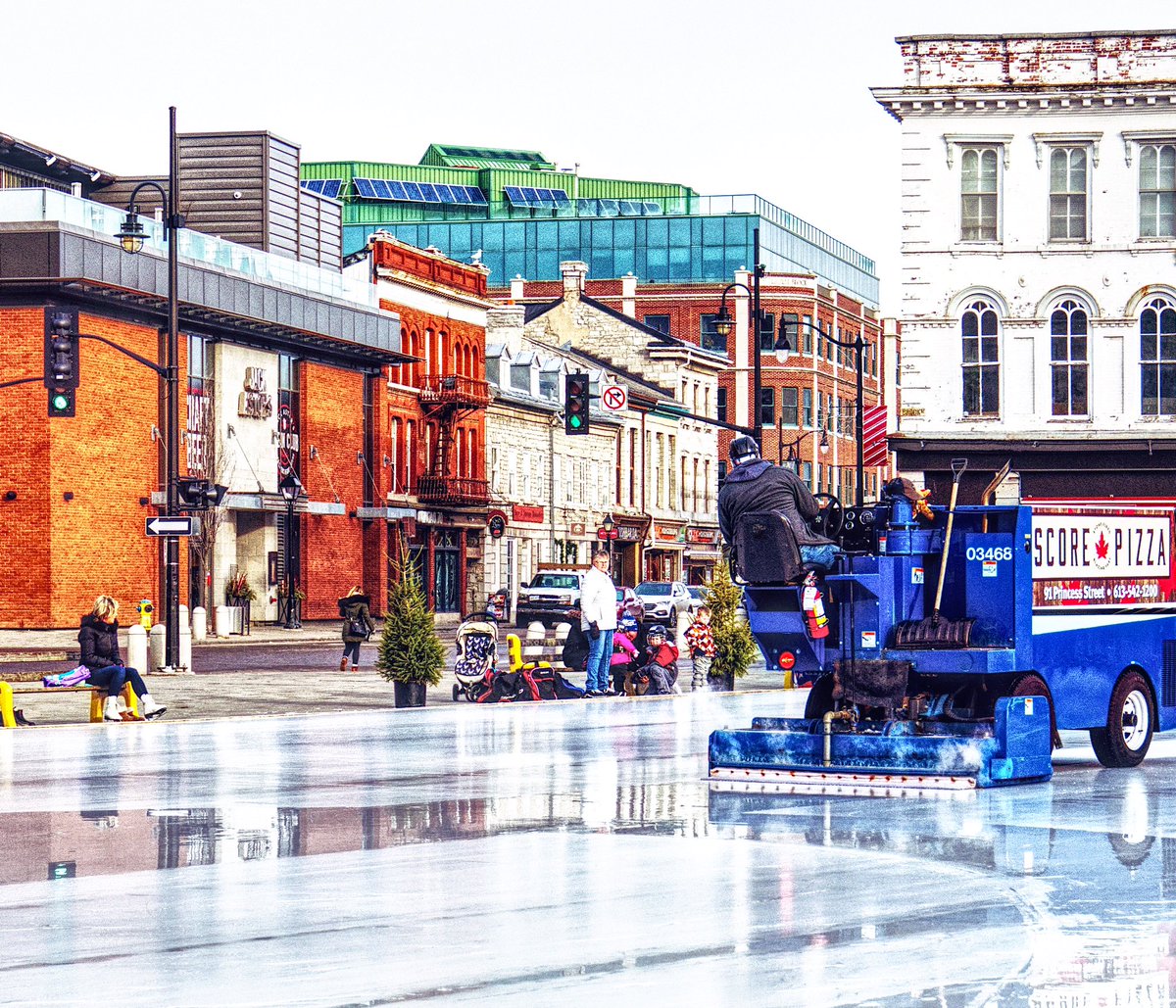 susanlynnimages's tweet photo. *waiting patiently to skate*
#springermarketsquare #iceskatingrink #winterfun #holidays #december29 #kingstononario #cityofkingston #ygk #skatingrink #zamboni https://t.co/W1GErQG1UR