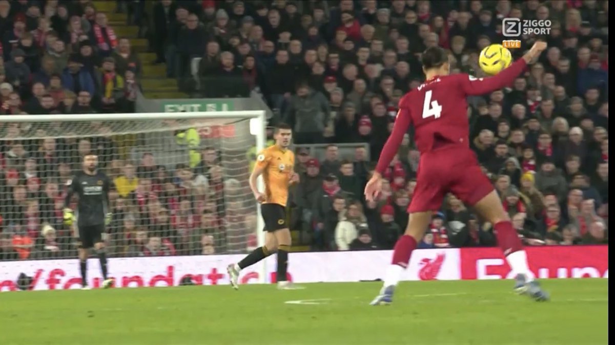 BarcaAddiction's tweet photo. Right before Mane goal. No VAR.

Shame on you @premierleague https://t.co/OQAjJIWpm1