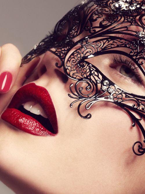 JustPoshMasks's tweet photo. Are you getting behind the mask at Hurley House Hotel for their #NewYearsEve #masqueradeball?

Still time to get your #mask - Order by 1pm Monday and we guarantee delivery on 31st December

https://t.co/DXxEW9hsUj

@HurleyHouseH 
@TheHenleyList https://t.co/eUz7AtX0hR