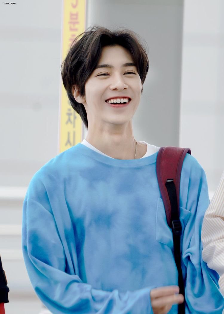 morkmelonwater's tweet photo. Es un ser humano, el tiene opinión y no por se idol le quitan el derecho de tener opinión propia sobre un asunto, ademas el es solecito no merece todo el odio que le están dando por favor paren, hendery you are perfect 💖💖💖💖💖💖💖💖#PROTECTHENDERY https://t.co/apuFwLbMkJ