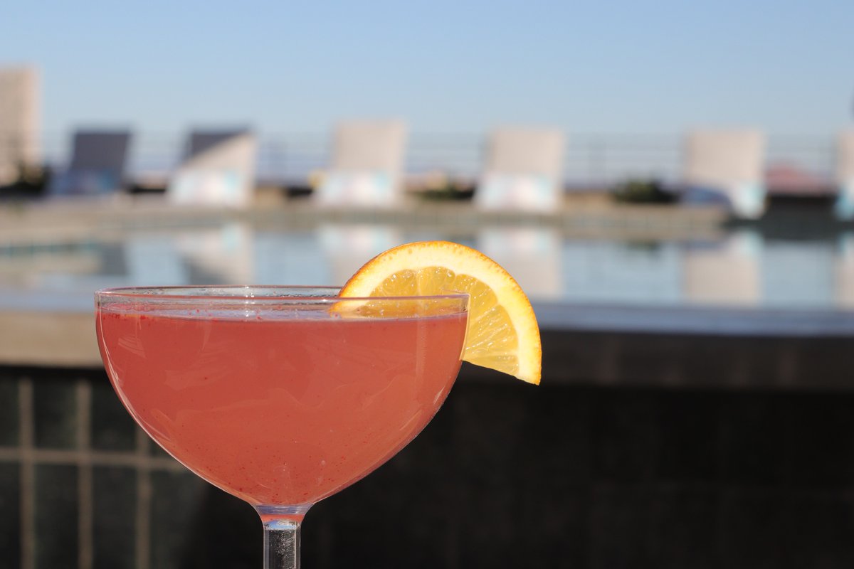 CambriaPhoenix's tweet photo. On holiday break and want to escape the cold? Come spend it at Phoenix's new rooftop lounge. 😎
.

#CambriaDTPHX #Cambria #CambriaHotels #FTRPHX https://t.co/CLGEEi5S2m