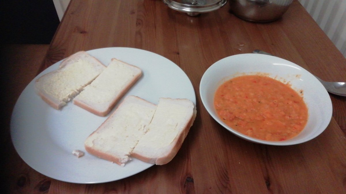 jonny_howard77's tweet photo. Been a long while since I had a go at this but not looking too unappetising. Carrot, red pepper and red lentil. #soupsunday https://t.co/hMToljqlOR