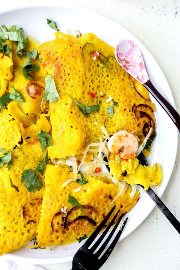 misspickledplum's tweet photo. Banh Xeo are savory Vietnamese pancakes with shrimp, sprouts, leafy greens and loads of herbs. 
You're gonna love em! 😍
#feedfeed #nom #banhxeo #easyrecipe
Get the Recipe 👉 https://t.co/cC0pMLZyFK https://t.co/qDB1KE7L4a
