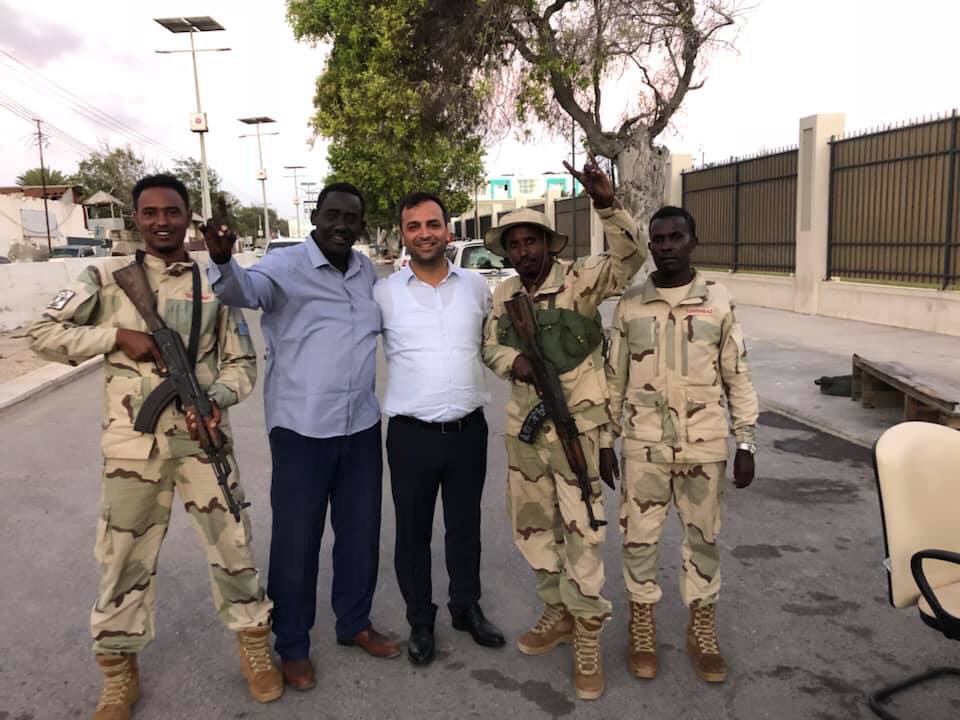 ozkannaz's tweet photo. Somali’nin başkenti Mogadişu’da düzenlenen terör saldırısı sonucu yaşamını yitiren kardeş Ülke Somali vatandaşına ve iki Türk vatandaşımıza Allahtan rahmet yakınlarına baş sağlığı dileriz. https://t.co/NqfK5adkRe
