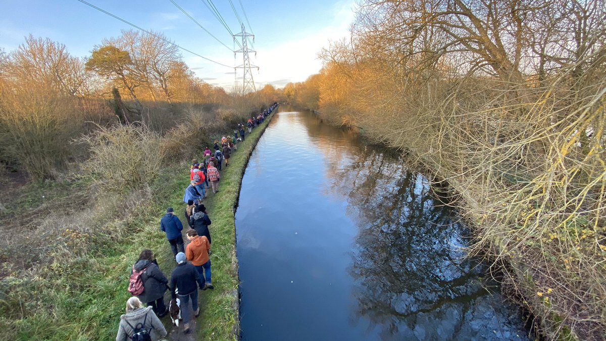 The long walk back to our starting point. Doesn’t it look beautiful here? Would be a shame if someone were to come along and trash it...

*cough* HS2 Ltd. *cough*

#ReThinkHS2 🌳