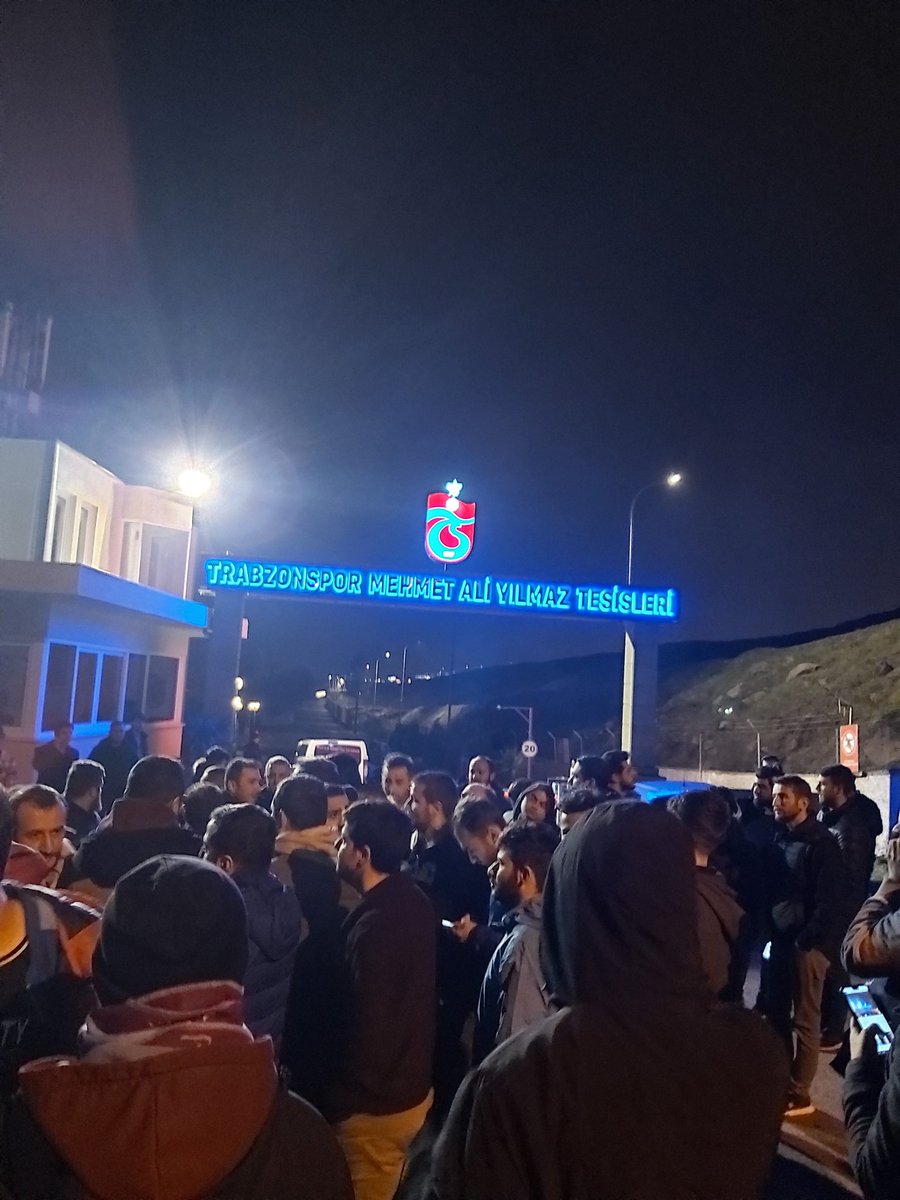 Trabzonspor kravatlıların değil atkılılarındır!

#ÜnalHocamYanındayız