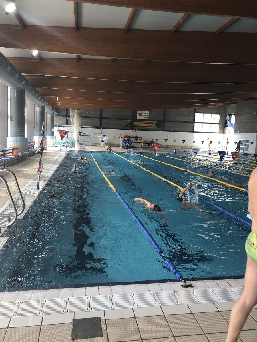 El <a href="/triatlobadia/">Club Triatló Badia</a>  ha realizado esta mañana su tradicional acto “Piscinas Solidarias” que consistía en realizar 2020 piscinas entre los participantes recogiendo alimentos para el Banco de Alimentos de nuestro municipio. Reto conseguido. Enhorabuena a organizadores y participantes.