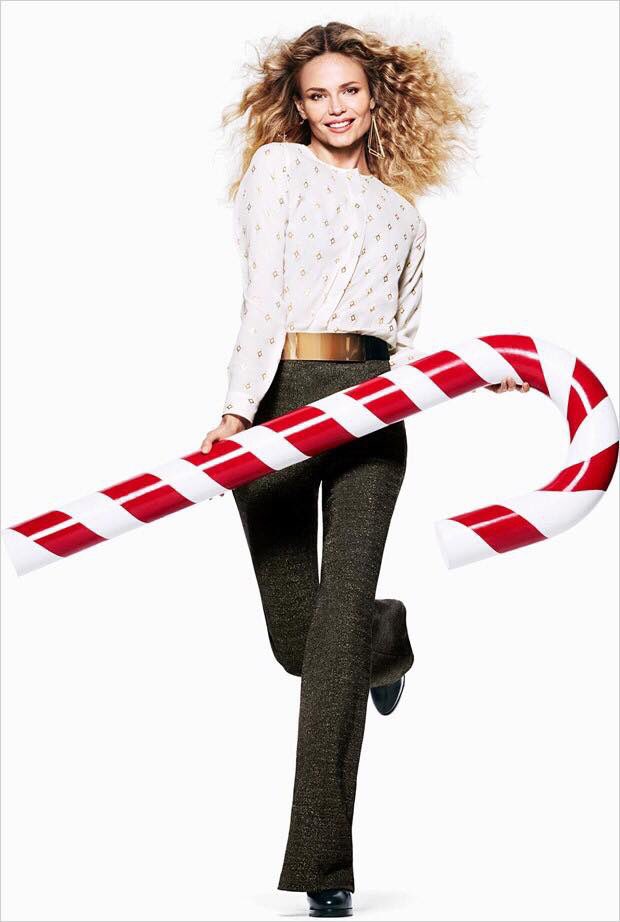 The smell of the Christmas season are the smells of childhood.🎁

• Model: Natasha Poly.📸