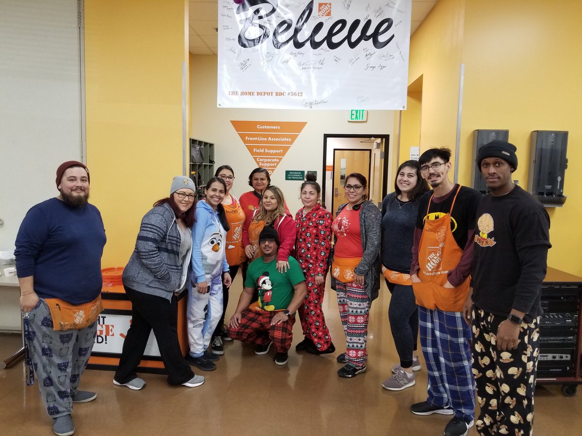 Key 3 enjoying #PyjamaDay. @Teri_THD @camilo_5520 @BaezaKarely @wandata05519641 @AryBarrera5642 @flo_thd @LourdesThd @MILLIEVILLAFAN1 @KimberlyThd