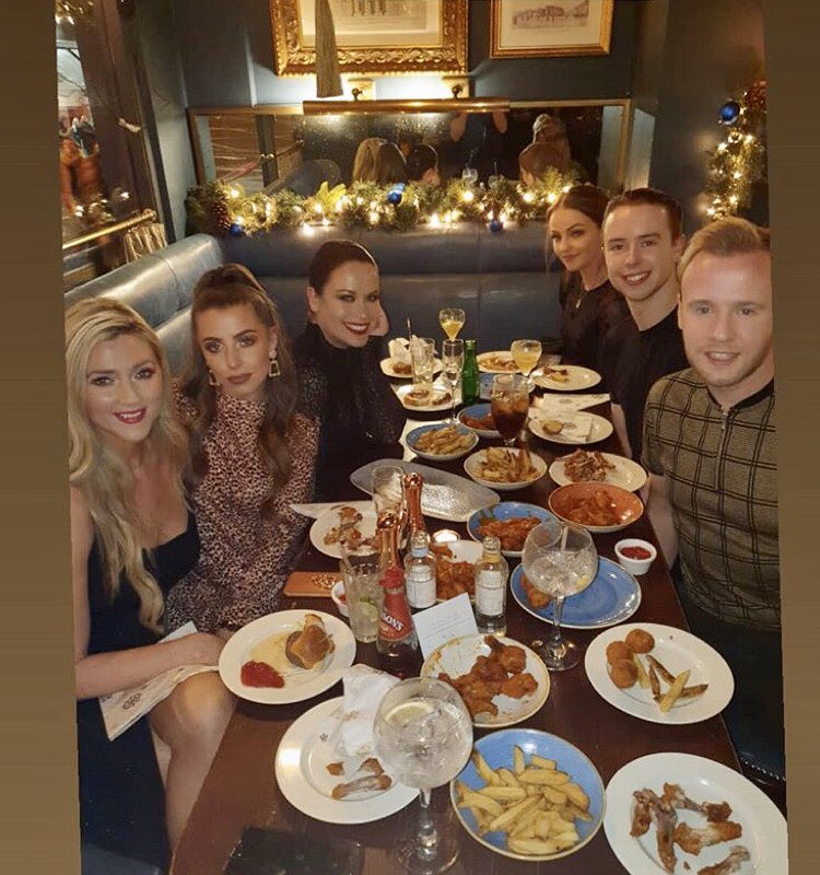JennyleeDixon's tweet photo. #CheeriosPanto cast & crew Christmas night out @TheOakDublin ! ππ₯°πΆππΊπ»β¨ https://t.co/wDuwsVbL8J