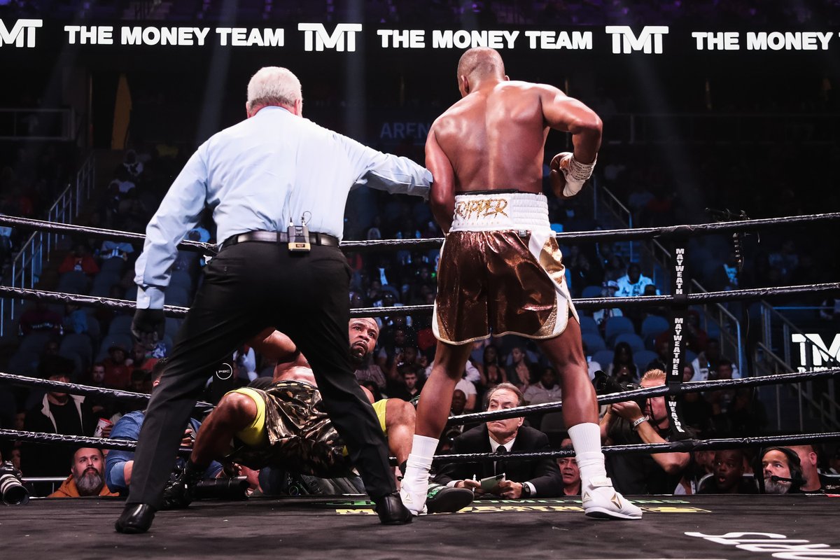 atsboxing's tweet photo. An action-packed bout in which both fighters went down, @jeanpascalchamp vs. @BadouJack ended the year with a Fight of the Year contender. https://t.co/q2LXjBC8aj