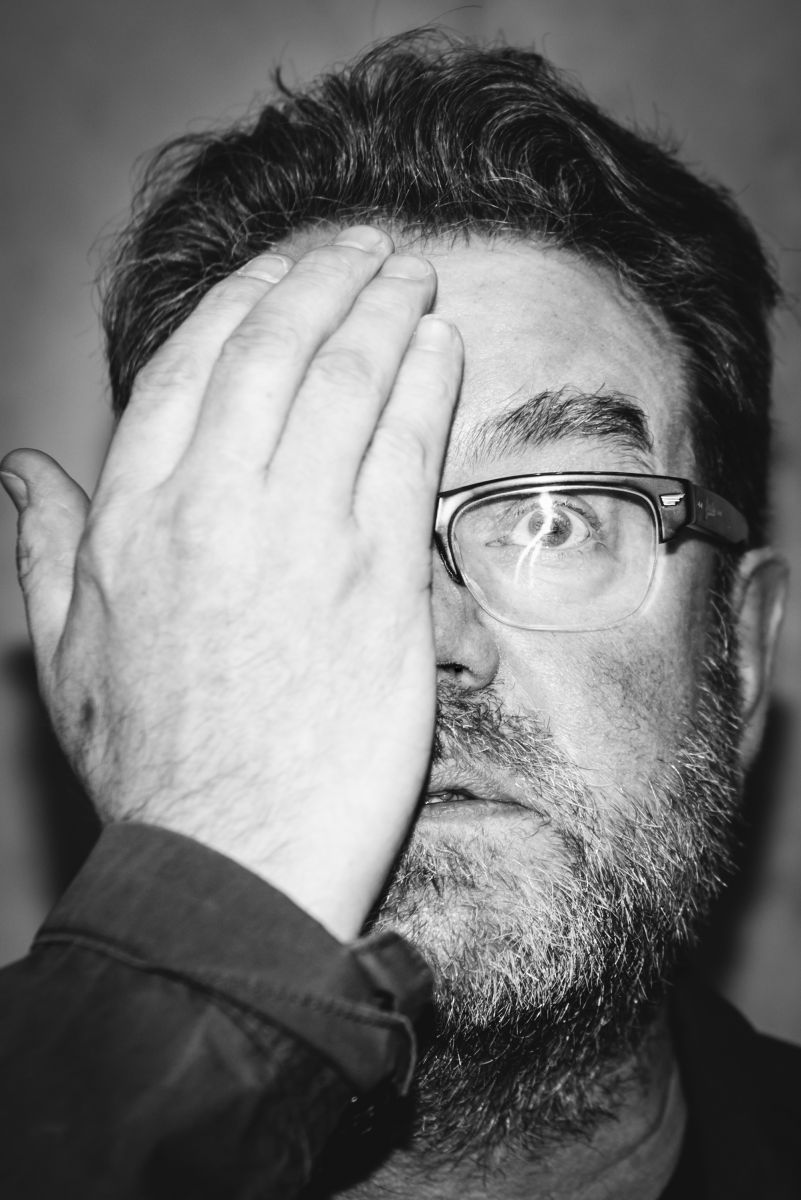 Vaughan Oliver, 1957-2019.

(Photo by Luca Giorietto)

We are incredibly sad to learn of the passing of Vaughan Oliver; there was no-one else like him: 4ad.com/news/29/12/201…