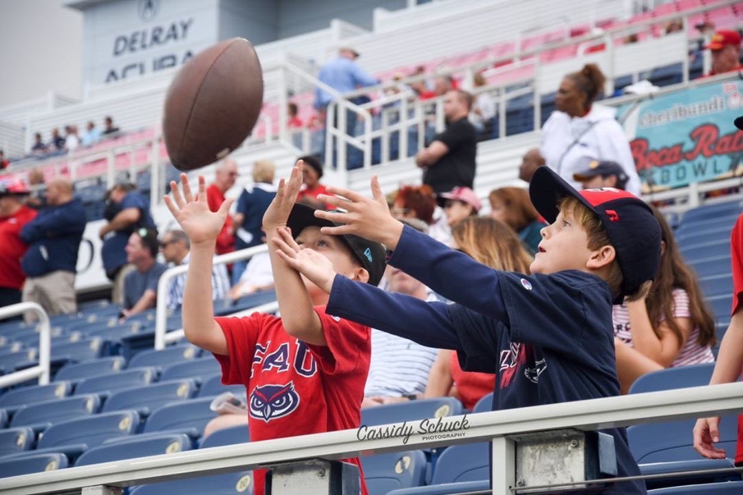 #DBHS Alumna #PhotoJournalist <a href="/Cassidy_Schuck/">Cassidy</a> continues her journey outside of #DeerfieldBeach with @FAU_Football program as they took on their last game <a href="/BocaBowl/">Boca Raton Bowl</a> this month
.
.
.
📸 Cassidy Schuck reporting for <a href="/WPLGLocal10/">WPLG Local 10 News</a>
.
.
.
#DBHS #Deerfield #DeerfieldBeach #DBHSExperience