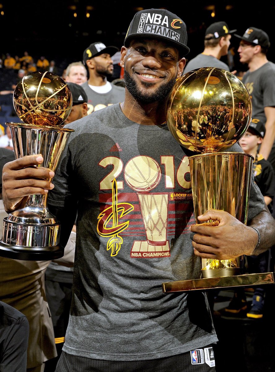 LeBron el ATLETA de la DÉCADA 🔥

Superó en las votaciones a Tom Brady y Usain Bolt.

No, no solamente es el mejor de todos los tiempos en la NBA, si no también es uno de los mejores deportistas de la historia.

Y que la cuenten como quieran... #KingJames 🤴🏀