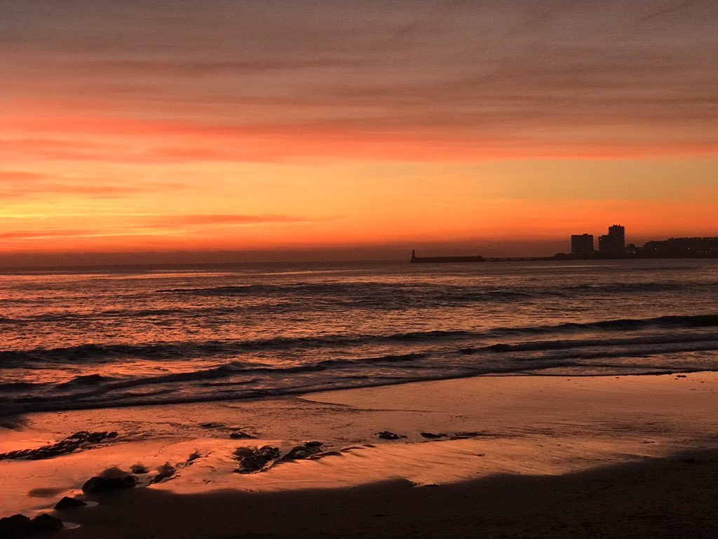 lessables's tweet photo. F I R E 🔥#destinationlessablesdolonne #sunset #photooftheday #nofilter #remblai #vendee #MagnifiqueFrance #naturelovers #bestoftheday #Photographie @JaimelaFrance_ #sunsetphotography https://t.co/IxNNgCXzlE